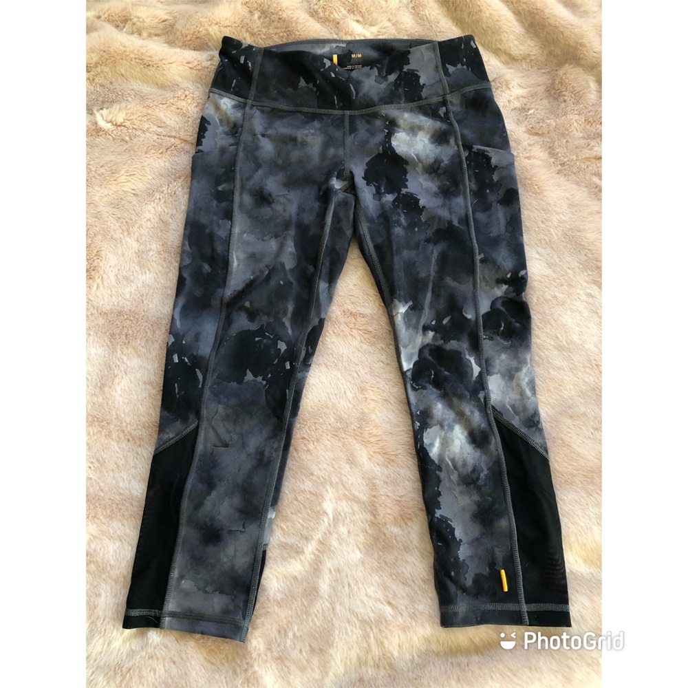 Lucy crops with mesh inserts at the bottom size M